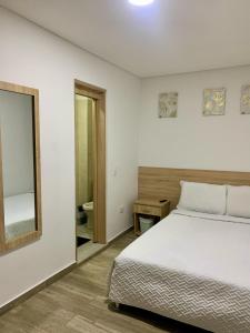 Posteľ alebo postele v izbe v ubytovaní Confortable habitación con baño privado