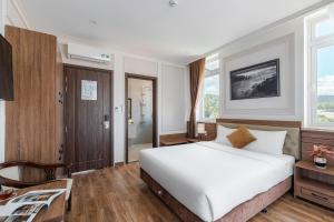 Postel nebo postele na pokoji v ubytování PINE VIEW Hotel Dalat