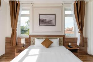 Postel nebo postele na pokoji v ubytování PINE VIEW Hotel Dalat