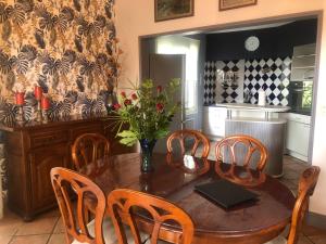 L'enclos Des Lys, Villa Raffinée Proche de la Mer, Linge Inclus的休息区