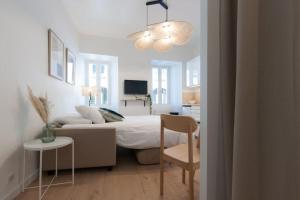 a bedroom with a bed and a table and a chair at Le Cachat - hyper centre - wifi gratuit in Évian-les-Bains