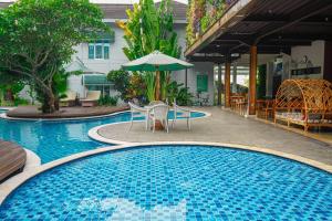Bazén v ubytování Patra Bandung Hotel nebo v jeho okolí