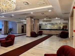 a lobby of a hotel with chairs and a bar at Hotel Belvedere in Cluj-Napoca