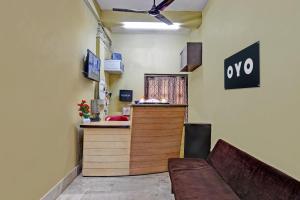 TV a/nebo společenská místnost v ubytování Super OYO 16535 Chilika Residency