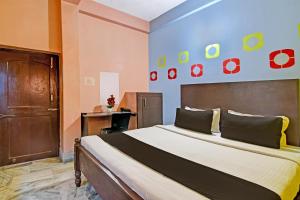Postel nebo postele na pokoji v ubytování Super OYO 16535 Chilika Residency
