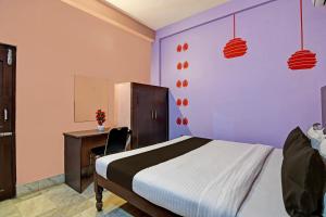 Postel nebo postele na pokoji v ubytování Super OYO 16535 Chilika Residency