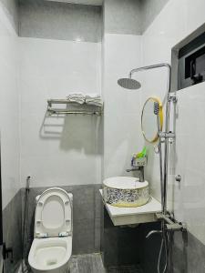 a bathroom with a toilet and a sink at Golden Hotel in Long Xuyên