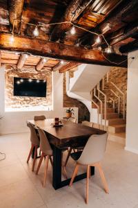a dining room with a wooden table and chairs at Casa Pelegrí in Morella