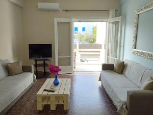 Μια τηλεόραση ή/και κέντρο ψυχαγωγίας στο Assos Beach