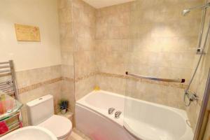 Koupelna v ubytování Seagull-Charming Two Bed Ground Floor Retreat, Can sleep 6 + 2 fotografie