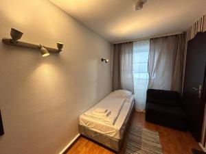 a small room with a bed and a window at WestEnd#104 in Frankfurt