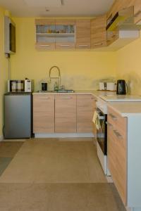 a kitchen with wooden cabinets and a sink at Sommerzimmer in Homburg