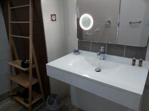 Koupelna v ubytování domaine de codeval + 9 fotografií