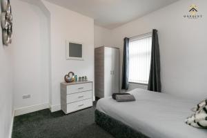 OnPoint-3 bedroom Town house Ideal for Contractors tesisinde bir odada yatak veya yataklar
