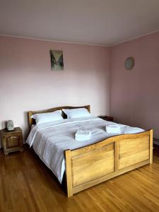 Ліжко або ліжка в номері Cabană la Munte - Petreceri