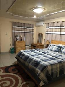 Ліжко або ліжка в номері MAYRAH Inn - Your comfortable home from home in Freetown Sierra Leone