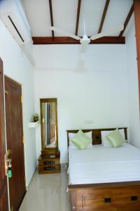 A bed or beds in a room at Tranz Kuin Villa