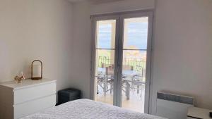 Postel nebo postele na pokoji v ubytování Appartement Les Oliviers L'ILE ROUSSE
