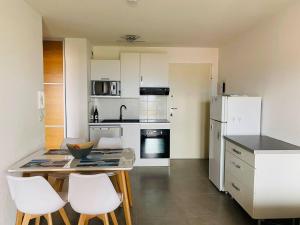 Kuchyň nebo kuchyňský kout v ubytování Appartement Les Oliviers L'ILE ROUSSE