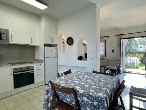 a kitchen and dining room with a table and chairs at PIVERD DEL GOLF 75 in Pals