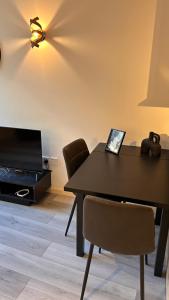 Televízia a/alebo spoločenská miestnosť v ubytovaní 1 Bed Flat - Located Centrally - Perfect for Professionals and Contractors - Long Stay Rates Available
