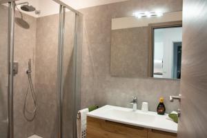 a bathroom with a sink and a shower at Residenza Garibaldi in Molveno