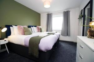 Postel nebo postele na pokoji v ubytování Cohost Partners | Free Parking | 2BR | Smart TV
