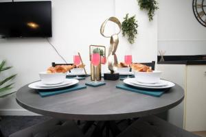 a table with two bowls of food and a mirror at Vibrant 2 Br Apartment close to Cardiff Central in Cardiff