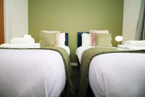 Postel nebo postele na pokoji v ubytování Cohost Partners | Free Parking | 2BR | Smart TV
