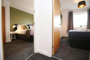 Postel nebo postele na pokoji v ubytování Cohost Partners | Free Parking | 2BR | Smart TV