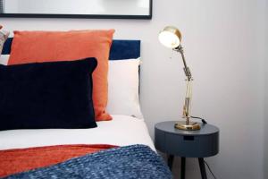Postel nebo postele na pokoji v ubytování Cohost Partners | Free Parking | 2BR | Smart TV