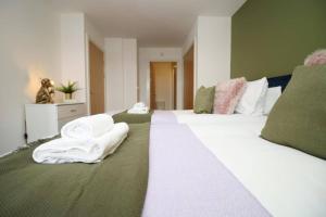Postel nebo postele na pokoji v ubytování Cohost Partners | Free Parking | 2BR | Smart TV