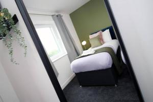 Postel nebo postele na pokoji v ubytování Cohost Partners | Free Parking | 2BR | Smart TV