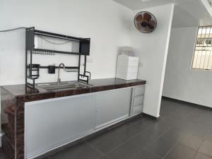 Kuchyň nebo kuchyňský kout v ubytování 实耕庄双层海景公寓