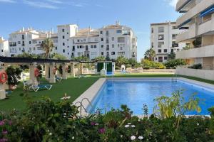 ein großer Pool vor einigen Gebäuden in der Unterkunft Puerto Banús, seaviews, 2 bedrooms and parking in Marbella