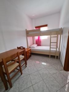 Postel nebo postele na pokoji v ubytování City Center Gjordeni Apartments
