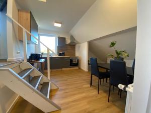 a kitchen and dining room with a table and chairs at Pelster´s Apartments in Diepholz