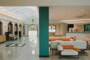 A seating area at Maspalomas Resort by Dunas