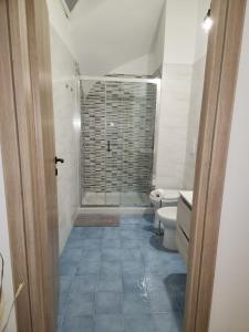 a bathroom with a shower and a toilet in it at Lemon Tree casa vacanze nel verde in Torre Annunziata +22 photos