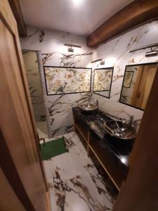 a bathroom with two sinks and a marble wall at Penzion Na Kamyncu in Jablunkov