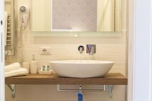 Koupelna v ubytování 52 Vespasiano Vatican Suites