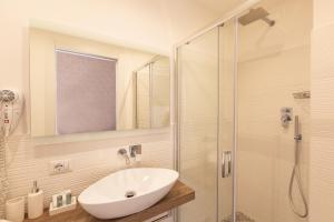 Koupelna v ubytování 52 Vespasiano Vatican Suites