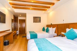 Una cama o camas en una habitación de Pokhara Alpine and Springs