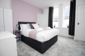Gallery image of Chic 3-Bed Stay Near Cardiff’s Top Sights in Cardiff +27 photos