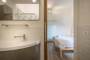 A bathroom at Thousand Dreams Suite Még 16 kép