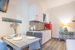 A kitchen or kitchenette at Thousand Dreams Suite