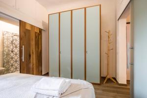 A bed or beds in a room at Thousand Dreams Suite