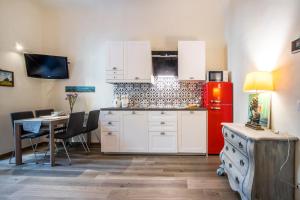 A kitchen or kitchenette at Thousand Dreams Suite