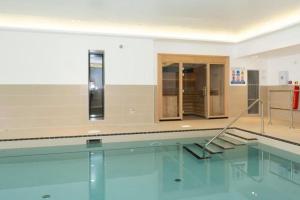 a swimming pool with a clear blue water at 2 Puts in Woolacombe