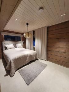a bedroom with a large bed and a rug at Villa Sol Del Luosto in Luosto +31 photos